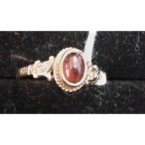 610 - 9ct Gold and Garnet Ring