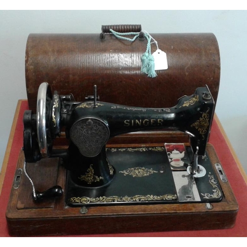 680 - Singer Sewing Machine