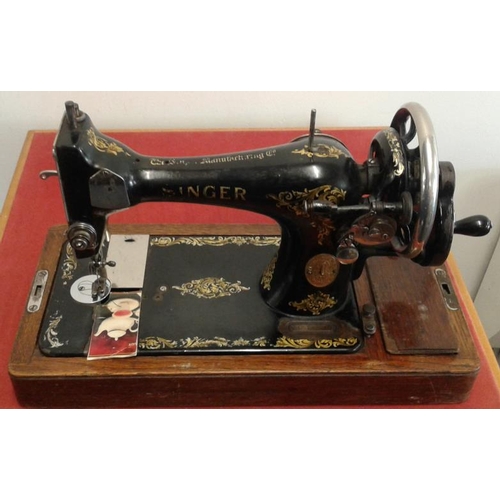 680 - Singer Sewing Machine