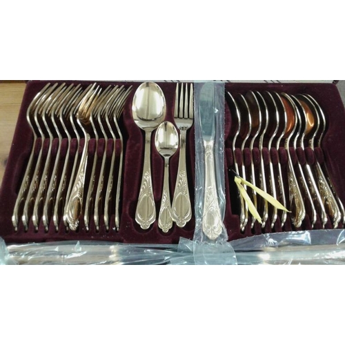 552 - Cased Set of Cutlery