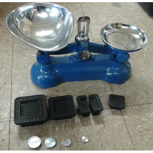 53 - Weighing Scales with Weights