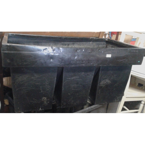 77 - Black 560 Gallon Water Tank, c.44 x 21in