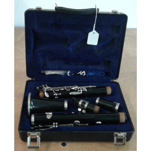 516 - Bundy Clarinet in original case