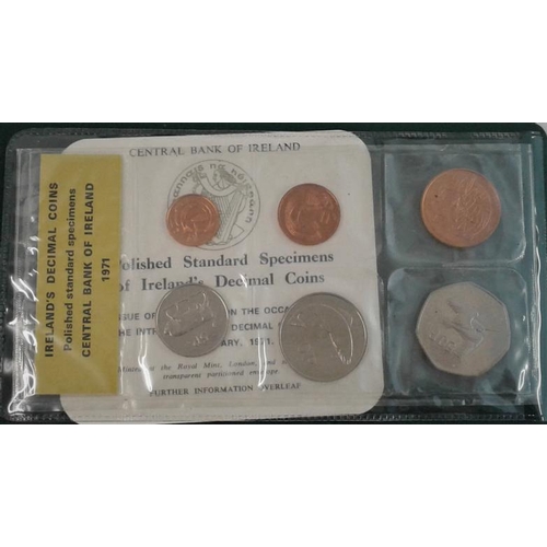 231 - Ireland Official Central Bank Issue 1971 Coin Set (2)