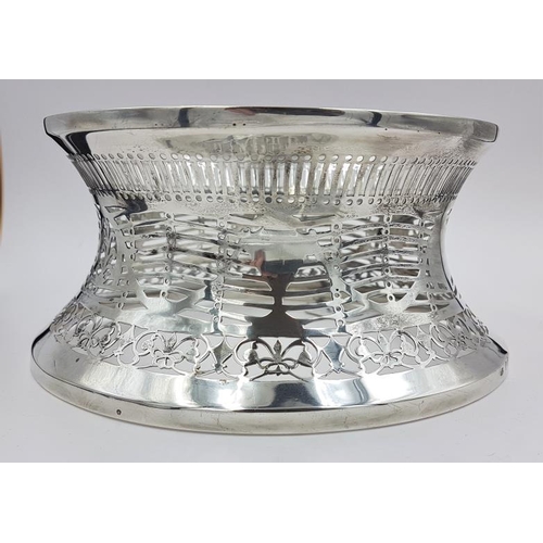 359 - Irish Silver Ring Dish, Hallmarked Dublin c.1915, by Wakeley & Wheeler, c.280grams and 21cm diameter