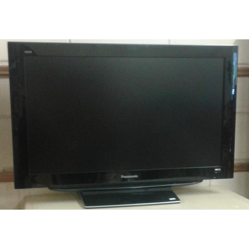 429 - 37ins Panasonic TV (PWO) with remote control