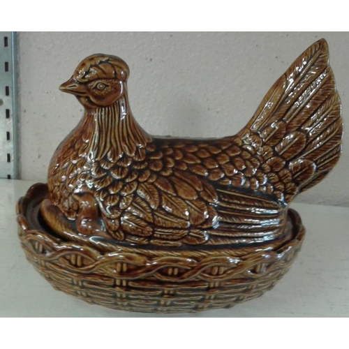561 - Portmerrion Pottery Chicken