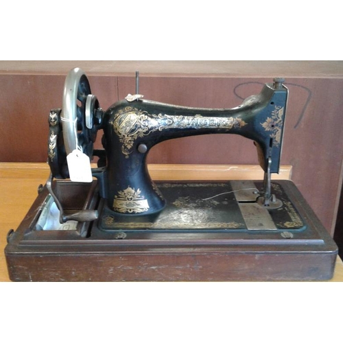660 - Singer Sewing Machine