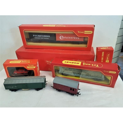 457 - Tri-ang Hornby R634 BR Freightliner Wagon with 2 Containers, R17 Flat Wagon with Minix Car Load, R23... 