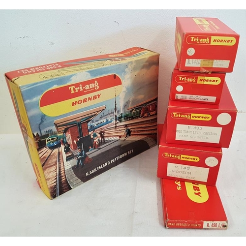 458 - Triang Hornby Lot - Island Platform Set, Level Crossings, Signal Box etc. (6)