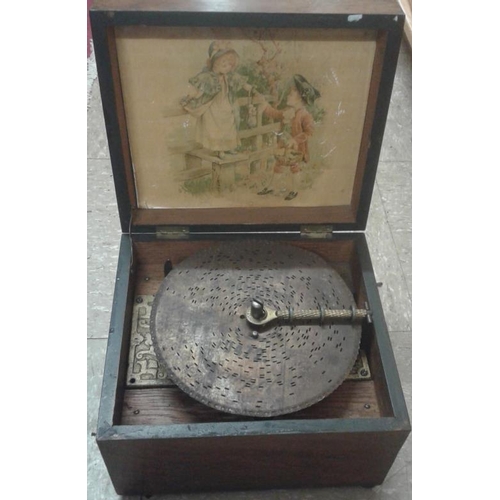 647 - Victorian Disc Playing Music Box