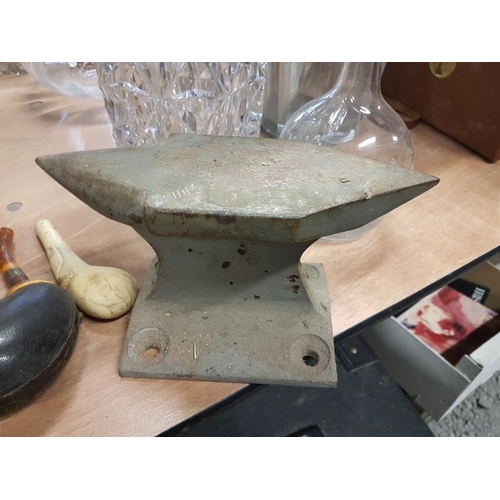 18 - Small Anvil, c.8in long