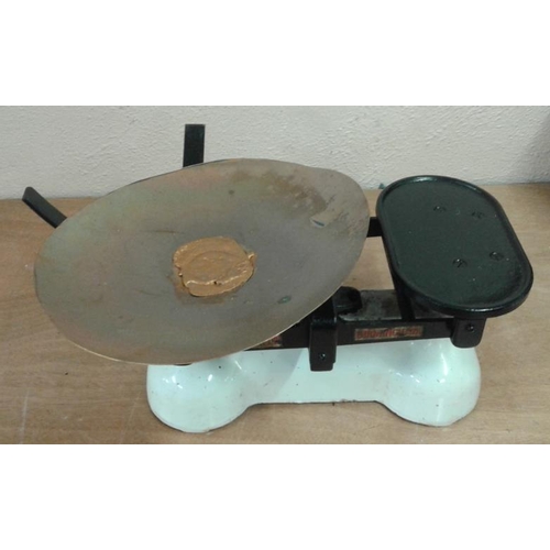 76 - Large Shop Scales with Copper Pan