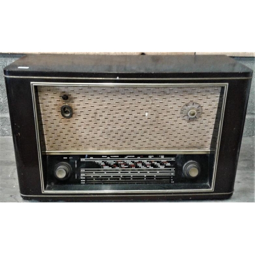 117 - Large PYE Wooden Case Valve Radio