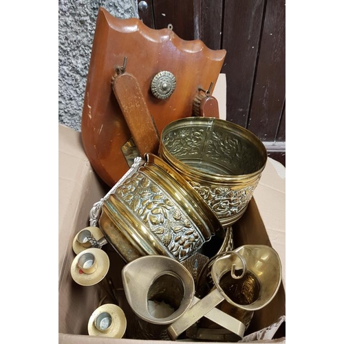 27 - Box of Brass Wares and a Clothes Brush Set