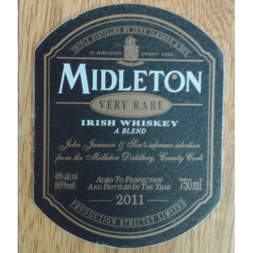 212 - Cased Bottle of Midleton 'Very Rare' Irish Whiskey 2011, complete with cert of authenticity and invi... 