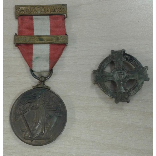314 - Re na Prainne Medal 1939 - 1946 and a Holy Communion Medal