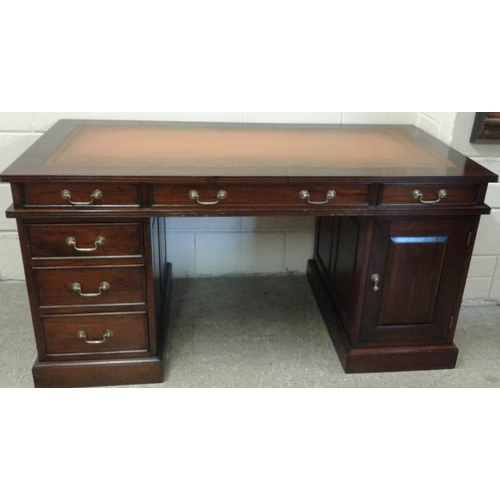 619 - Fine Quality Mahogany Pedestal Desk in the Georgian manner, c. 61 x 30 x 31ins