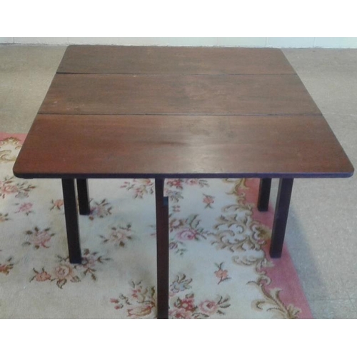 653 - Georgian Mahogany Drop Leaf Table - c. 42 x 50ins