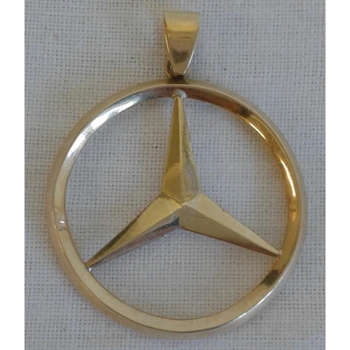 529 - 18ct Gold Pendant of Mercedes Benz Logo