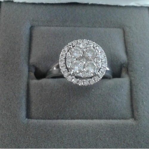 514a - 18ct White Gold Diamond Cluster (.95 carat Diamond) Ring with Certificate