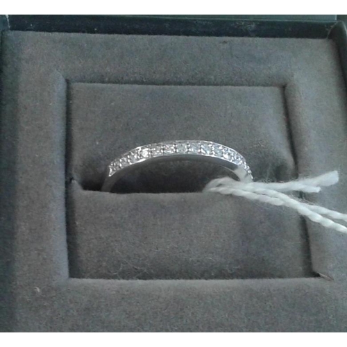 514b - 18ct White Gold Diamond (.12 carat Diamond) Ring with Certificate