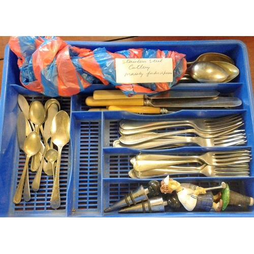 11 - Tray of Various Cutlery