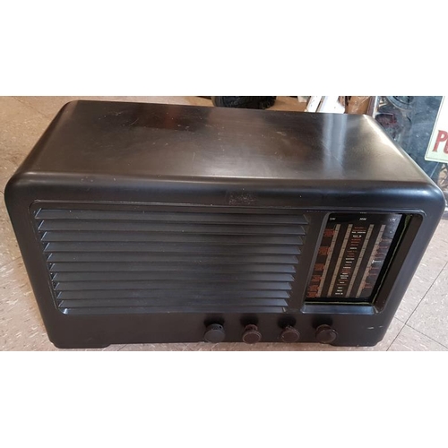 66 - Vintage Bakelite Case Radio