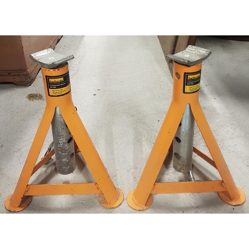 172 - Two Halfords 3-Tonne Axle Stands