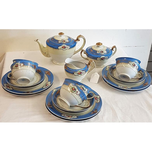 562 - 21 Piece China Teaset