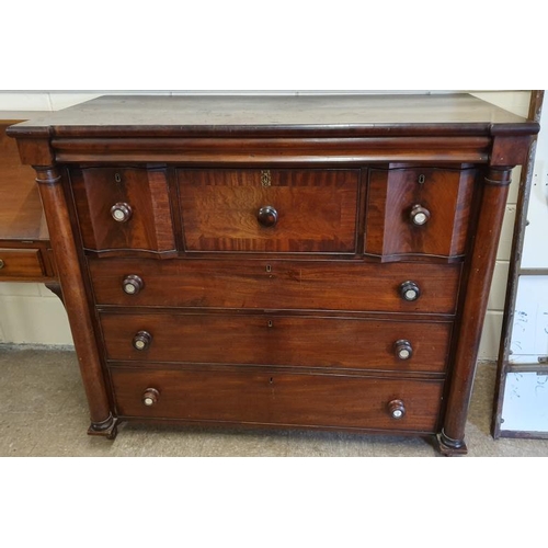 343 - Very Good Quality William IV Mahogany Chest of Drawers with an arrangement of seven drawers flanked ... 