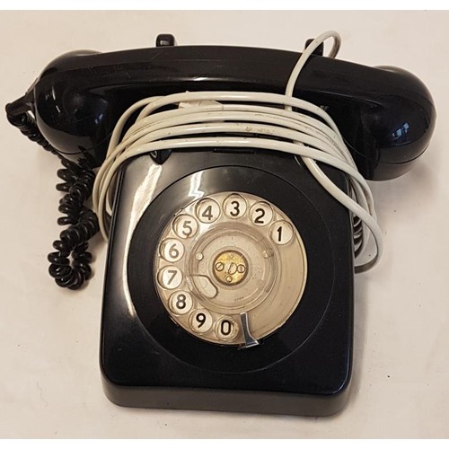 305 - Old Bakelite Phone in Working Order