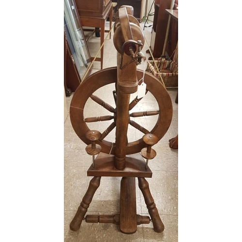 560 - Traditional Spinning Wheel