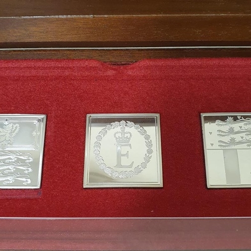 105 - The Royal Standards Queen Silver Jubliee Set (approx. 120 grams)