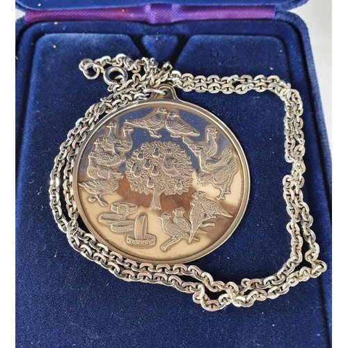 116 - Silver Medallion and Chain (59g Silver) - Partridge in a Pear Tree