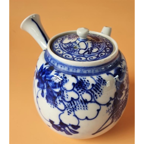 279 - 19th Century Chinese Teapot