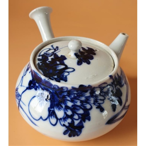 280 - 19th Century Chinese Teapot