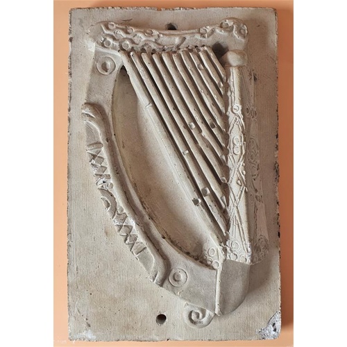 356 - Late 20th Century Plaster Celtic Irish Harp - 8.5 x 5.5ins