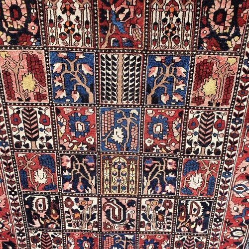 376 - Hand made Persian Wool Rug (Iranian) - 282 x 186cm