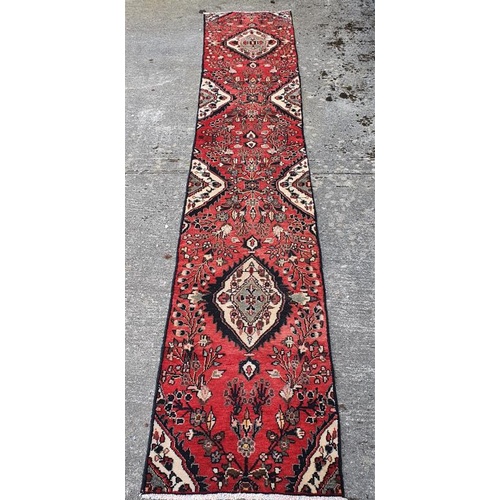 378 - Handmade Iranian Runner (Mid 20th Century). 100% pure wool - 370 x 60cm