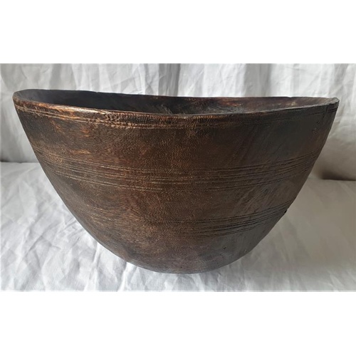 390 - Early 20th Century Carved Oak Bowl - 6.5 x 12ins