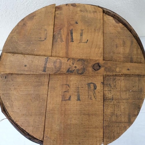 393 - Wooden Fruit Crate, the Lid stamped Dail 1923 Eire. This was presented or sent to the new Irish Gove... 