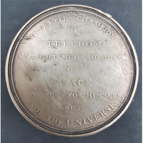 98 - After the original, a bronze finished snuff box - Charles James Fox British Parliamentarian - 5cm di... 