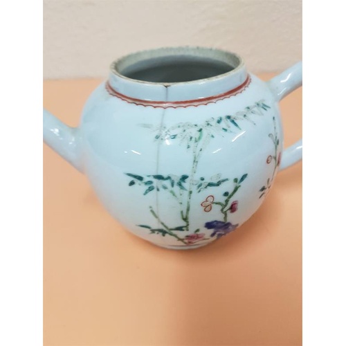 326 - 18th Century Chinese Teapot. Has condition issues (missing lid and crack to body) 10cm high