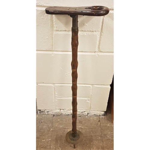 132 - Superb Quality 19th Century Shooting Stick with heavy quality brass action and mahogany seat. Finger... 