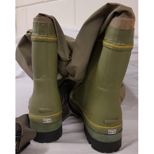 157 - Aqua'z Boot Foot Waders. Size 42/43. Breathable, as new