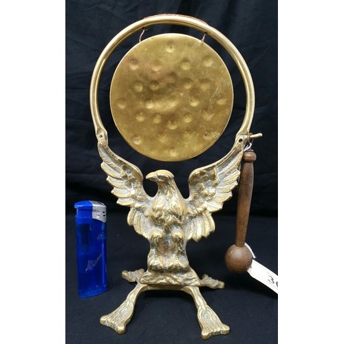 30 - Early 20th Century brass table gong in the form of a winged eagle with turned mahogany striker.... 