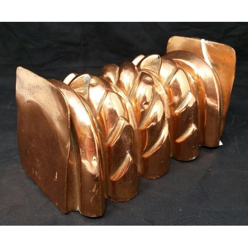67 - 19th Century Copper jelly mould stamped 184 . 5.5 inches long x 3 inches high x 3.5 i... 