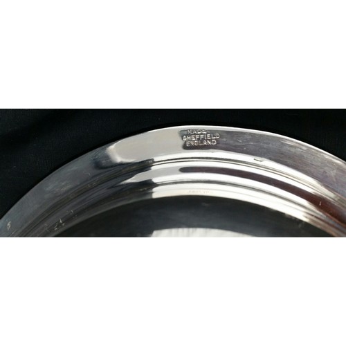73 - A heavy quality early 20th Century silverplate d entrée dish bearing the marks for Sheffield England... 
