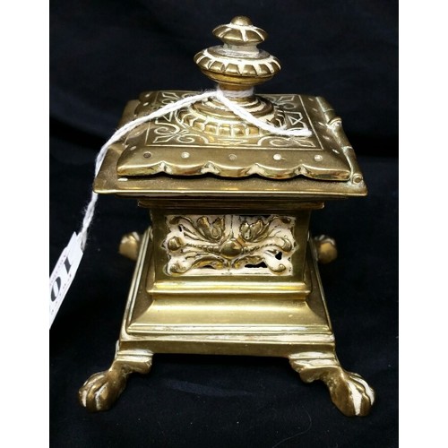 107 - A superb mid 19th century heavy quality brass inkwell resting on four splayed lion paw feet dec... 